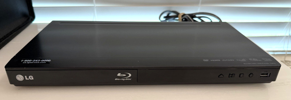 LG BD610 Blu-Ray Disc DVD Player Dolby Full HD 1080p Multiple Format Upscaling